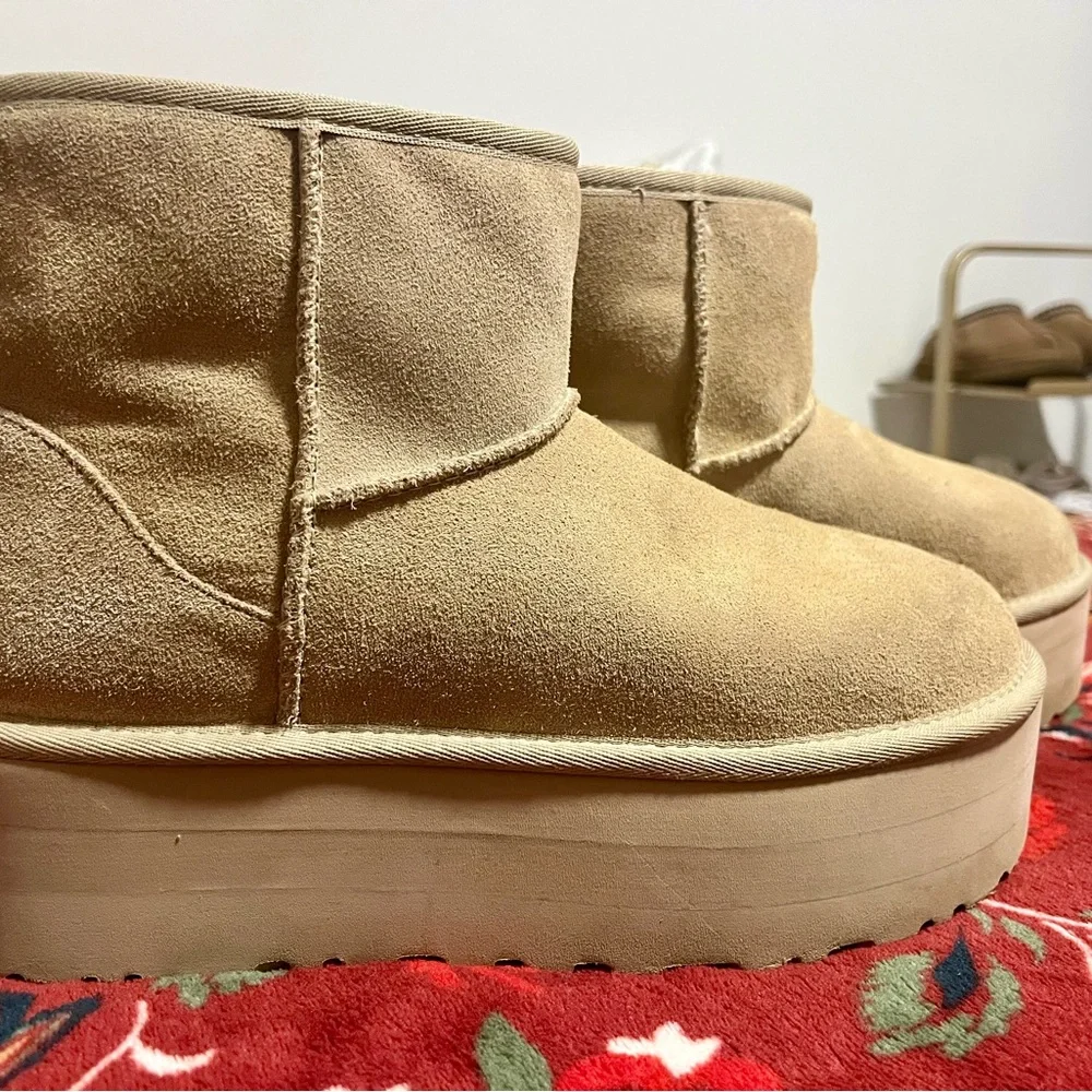 ugg platforms color sand !
Worn once! - Picture 1 of 6
